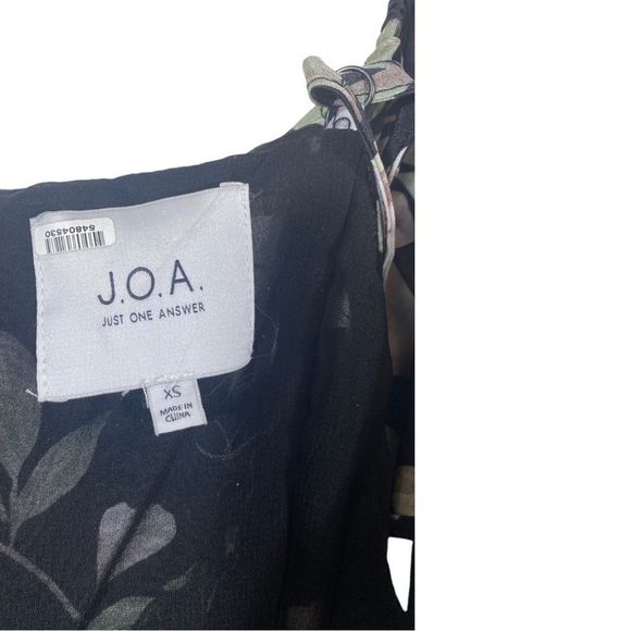 J.O.A. Eugenia Black Floral Print Off-the-Shoulder Midi Dress - Picture 8 of 8